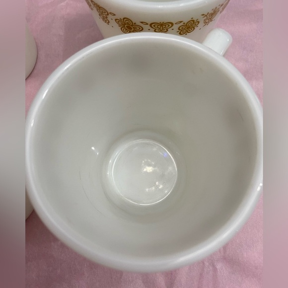 VINTAGE 1970’S SET OF 4 PYREX MILK GLASS MUGS WITH BUTTERFLY PATTERN D HANDLES - Picture 4 of 14